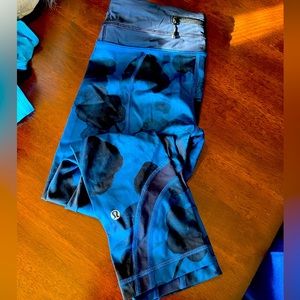 Size 4 lululemon crops